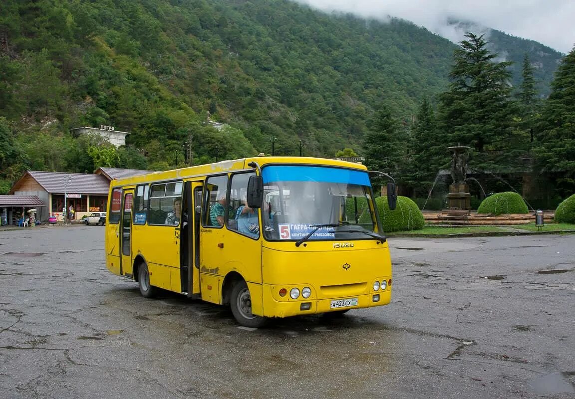 Автобусы в абхазии. Автобусный парк в гагре. автобус гагра. автобус 1 гагра. краснодар гагра автобусы.