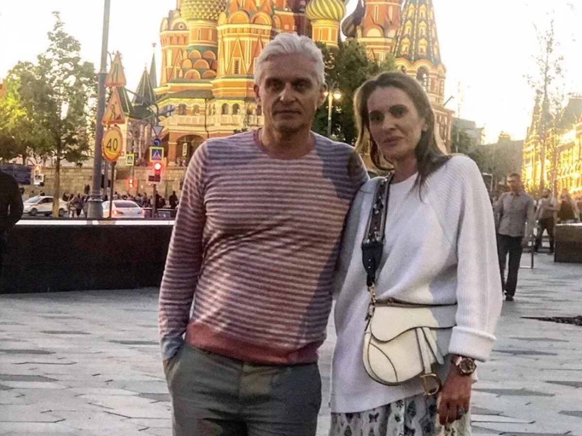 Супруга олега. Олег тиньков и рина восман. жена олега тинькова 2025. олег тиньков с женой. рина тинькова.