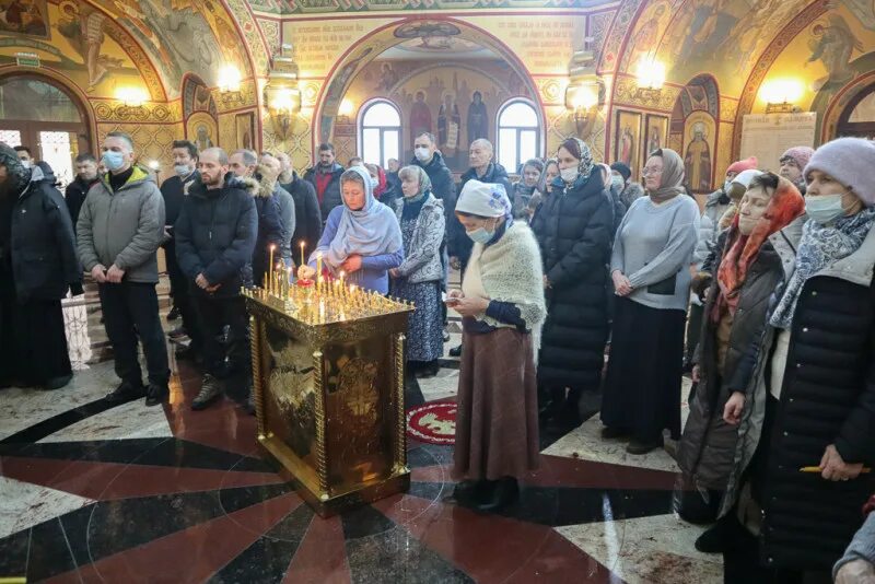 православная семья в храме. вознесение господне в 2022. церковные праздники. церковные праздники в дивеево. религиозные праздники па.