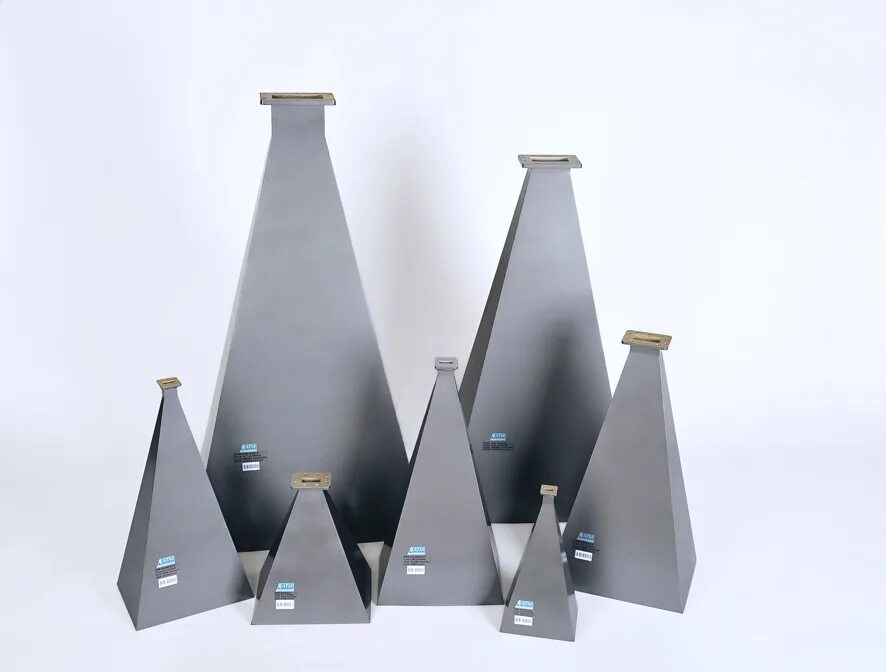 Horn antenna. Пирамидальная рупорная антенна. Широкополосный рупорный облучатель. Рупорная антенна 1 - 18 ГГЦ. Пирамида рупорная антенна.