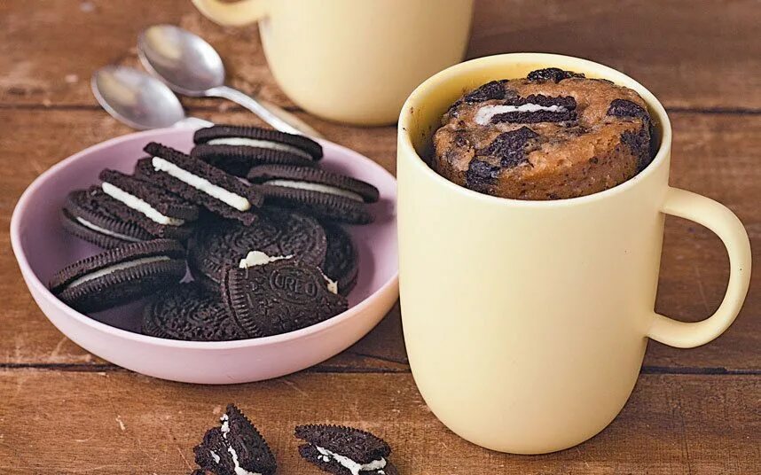 Mondelez lifts 2022 outlook, prices as people 'can't live without chocolate' Reu