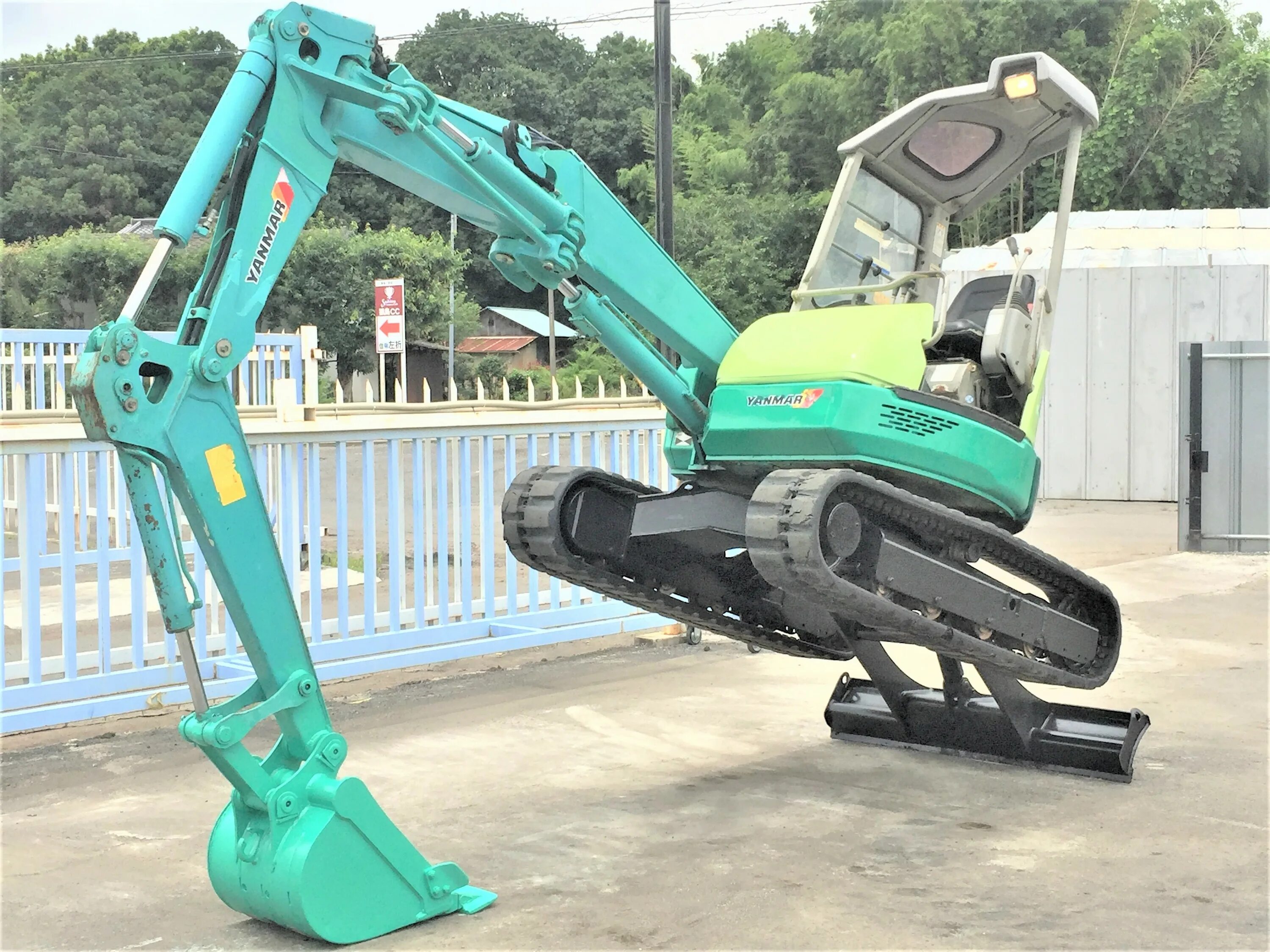 Yanmar b3-5. Yanmar vio20. Мини экскаватор янмар. Мини экскаватор янмар. Yanmar b06 миниэкскаватор.