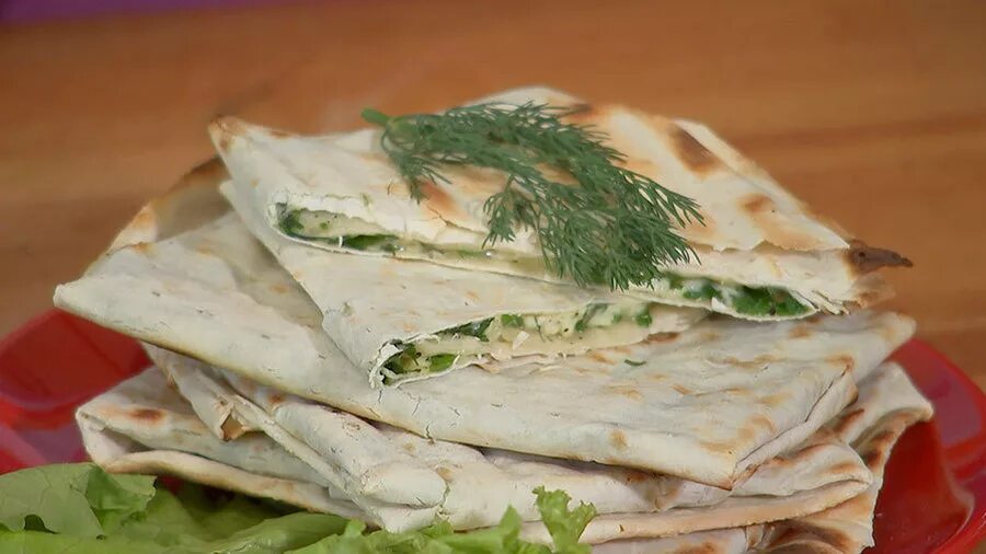 сулугуни в лаваше. сэндвич с сулугуни. сулугуни в лаваше. сулугуни в лаваше на мангале. сулугуни в лаваше на мангале.