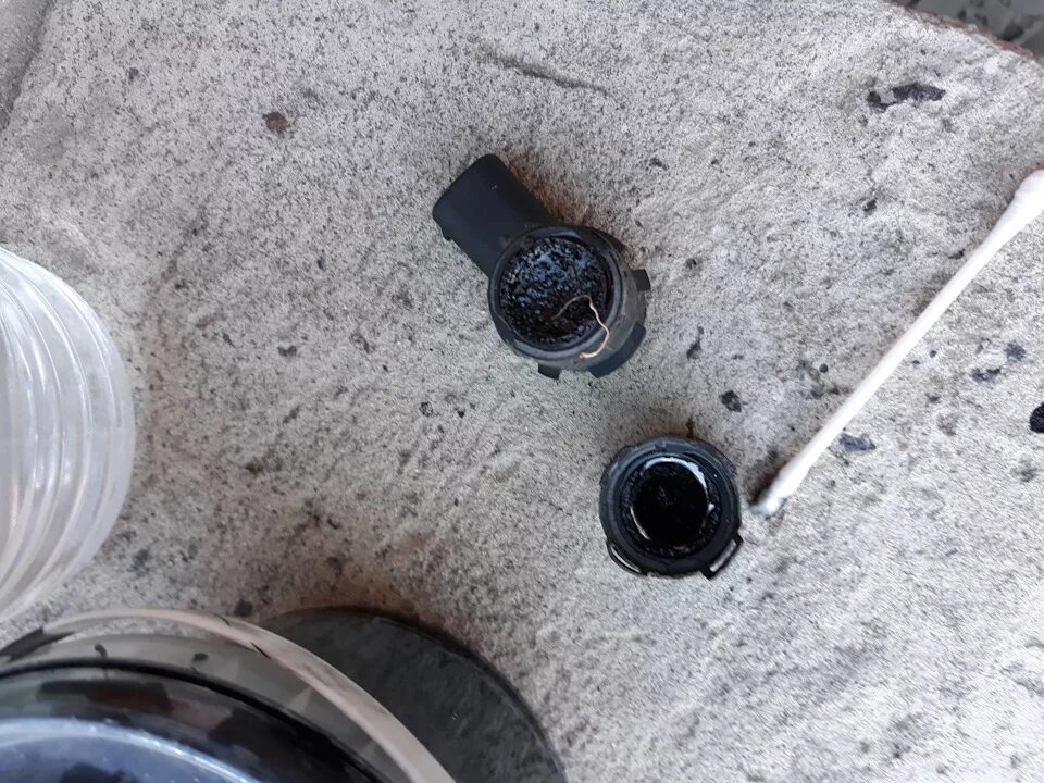 Датчик парктроника бмв х5 е70. Замена парктроника бмв. Замена парктроника. Замена парктроника бмв. Вместо парктроника надувные бутылки.