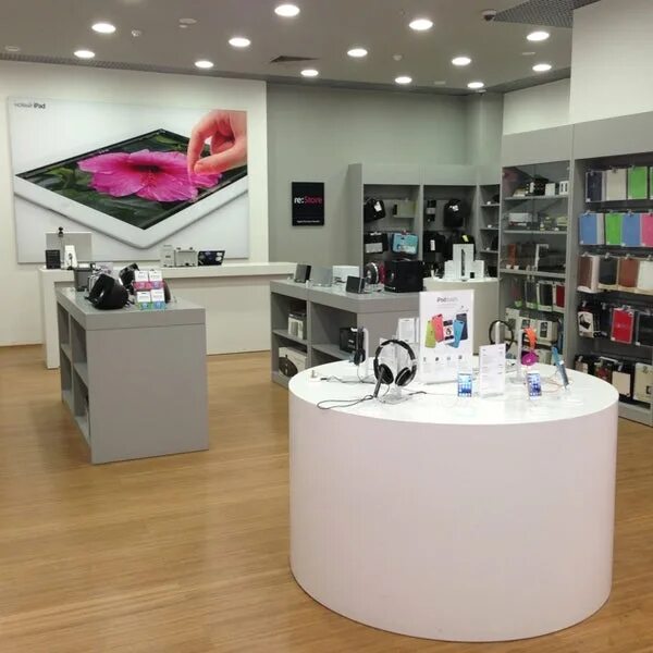 Restore интерьер. Restore сочи. Эпл стор в перми. Re store магазин изнутри. Re store мега.