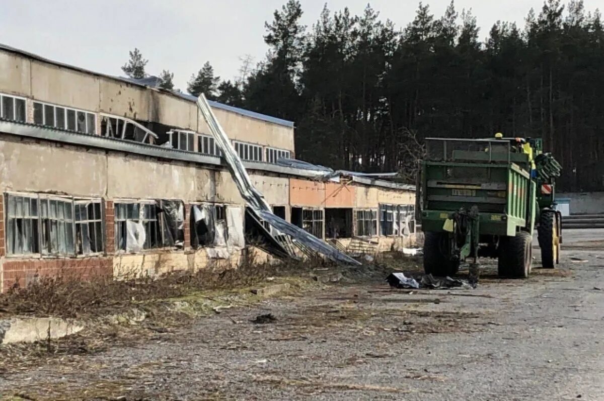 Сегодня нападение на белгород со стороны украины. Шебекино Белгород обстрел. Новая Таволжанка обстрел сейчас. Разрушенный завод. В селе.