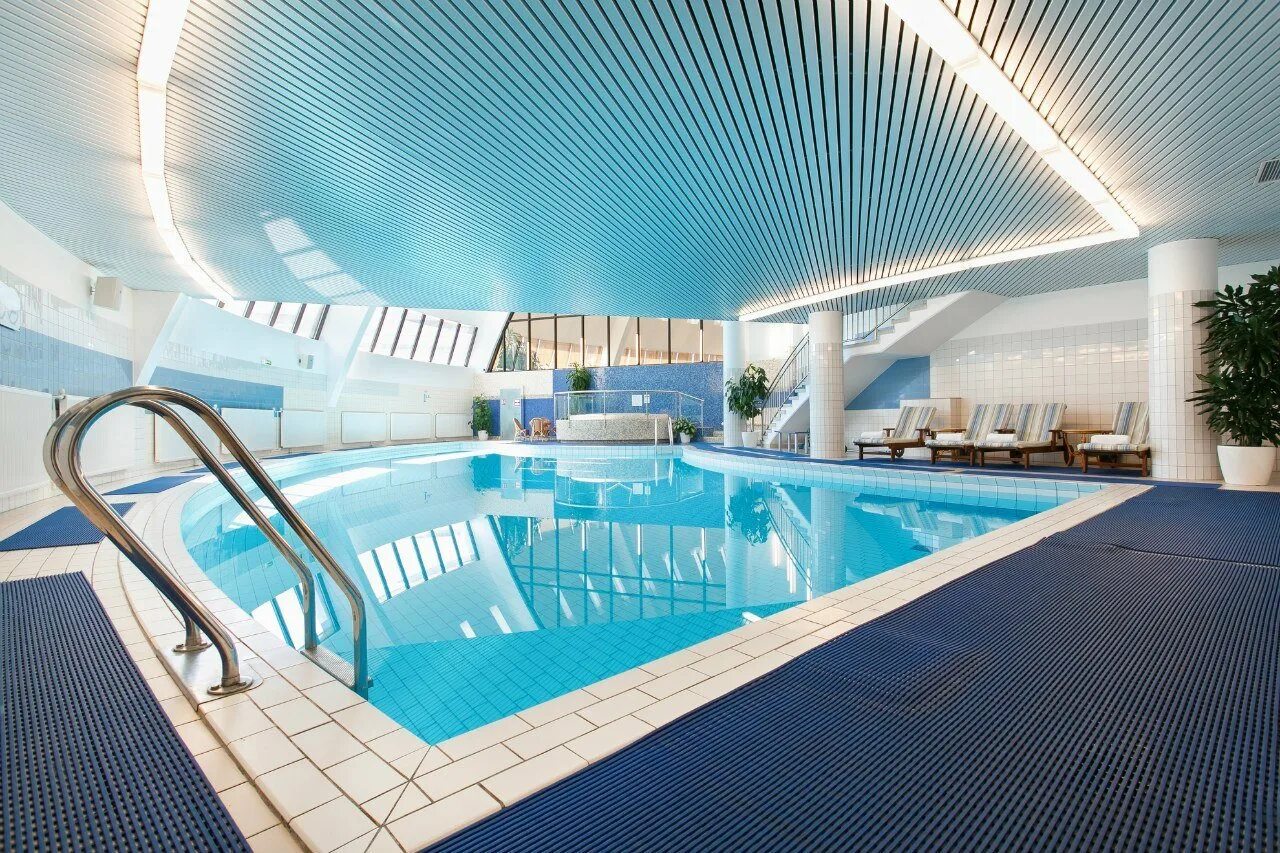 Пересвет парк отель сергиев посад. Царь град парк отель серпухов. Бассейны в москве и подмосковье. Бассейны в москве и подмосковье. Пересвет отель подмосковье бассейн.