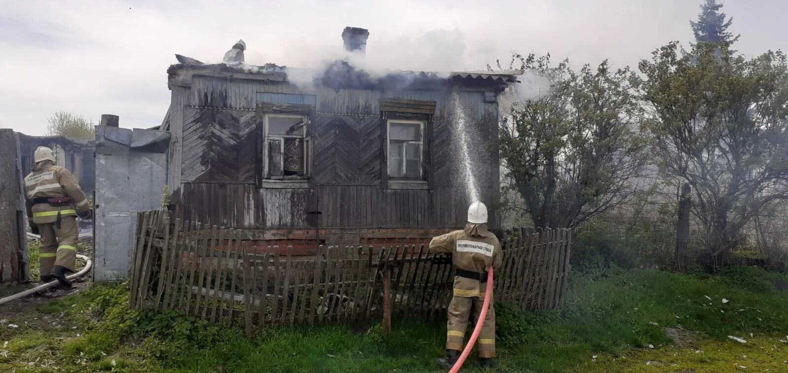 Почему в курске нет света. Пожар в Одоеве. Торнадо в Курской области. Пожар в Курской области. Пожар в с Горяйново Касторенского района Курской области.