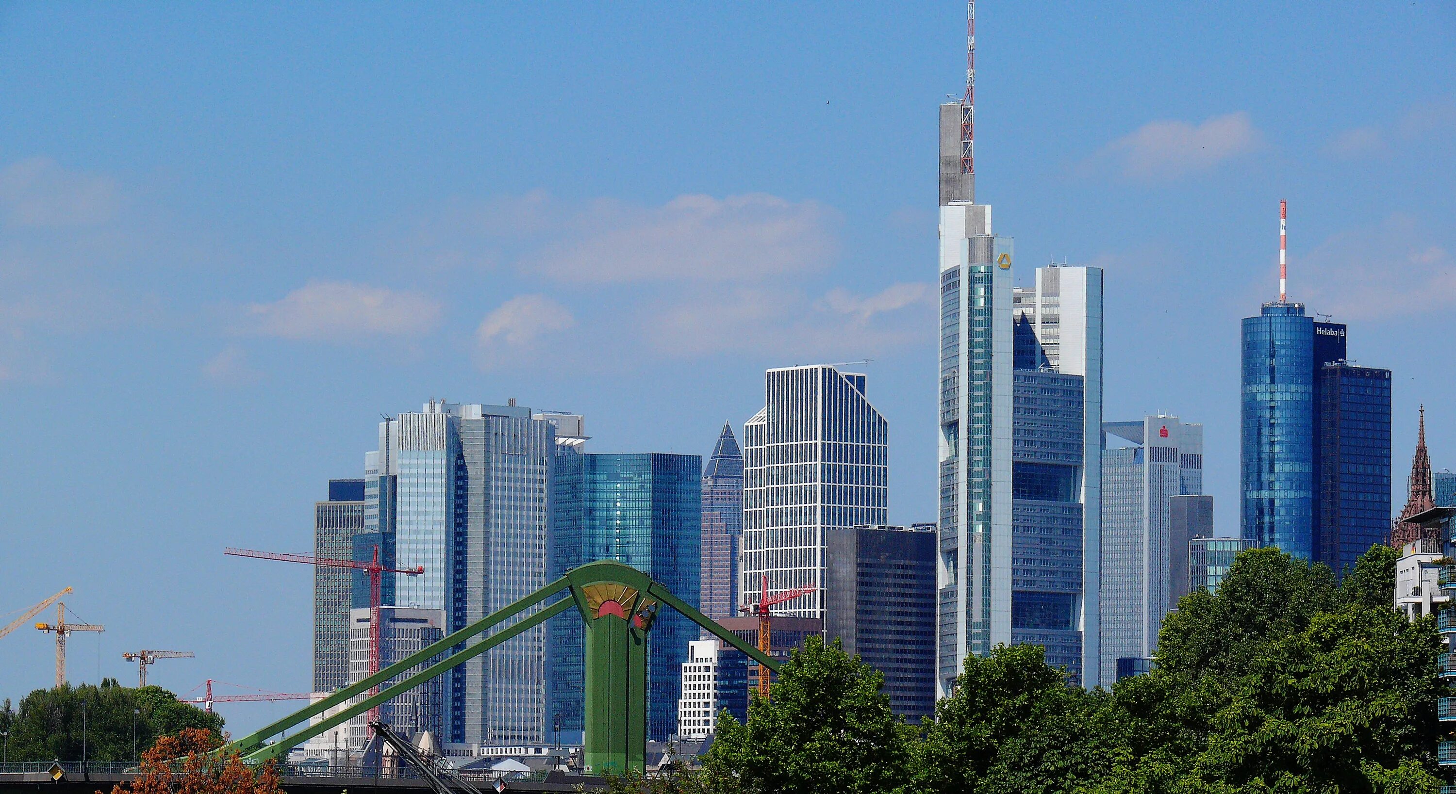 Важные здания в городе. Польша небоскребы. Метрополис Скайлайн Франкфурт. Poland City building.
