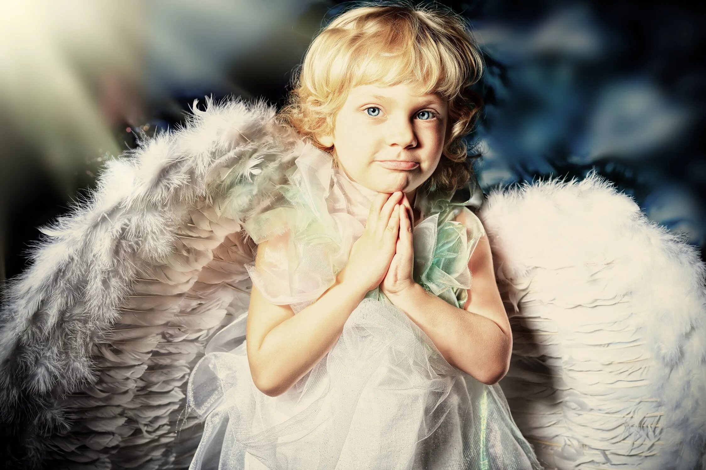 Children angels. ребенок с крыльями ангела. Children angels. крылья для детей. ребенок с крыльями ангела.