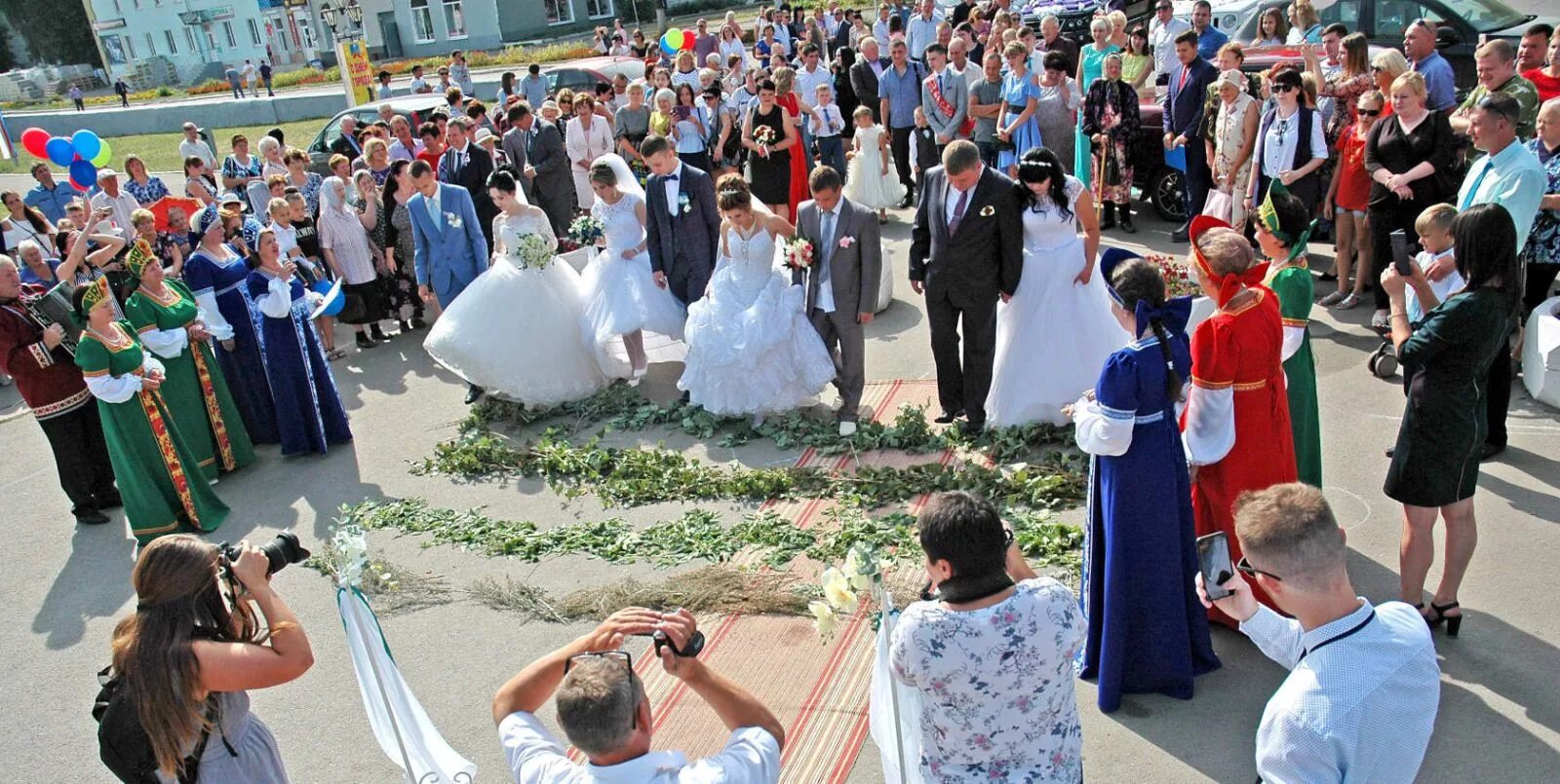 Подслушано людиново тудей контакты. ЗАГС Людиново Калужской области. Свадьбы г Людиново. Подслушано Людиново. Свадьбы в Людиново 2011г.