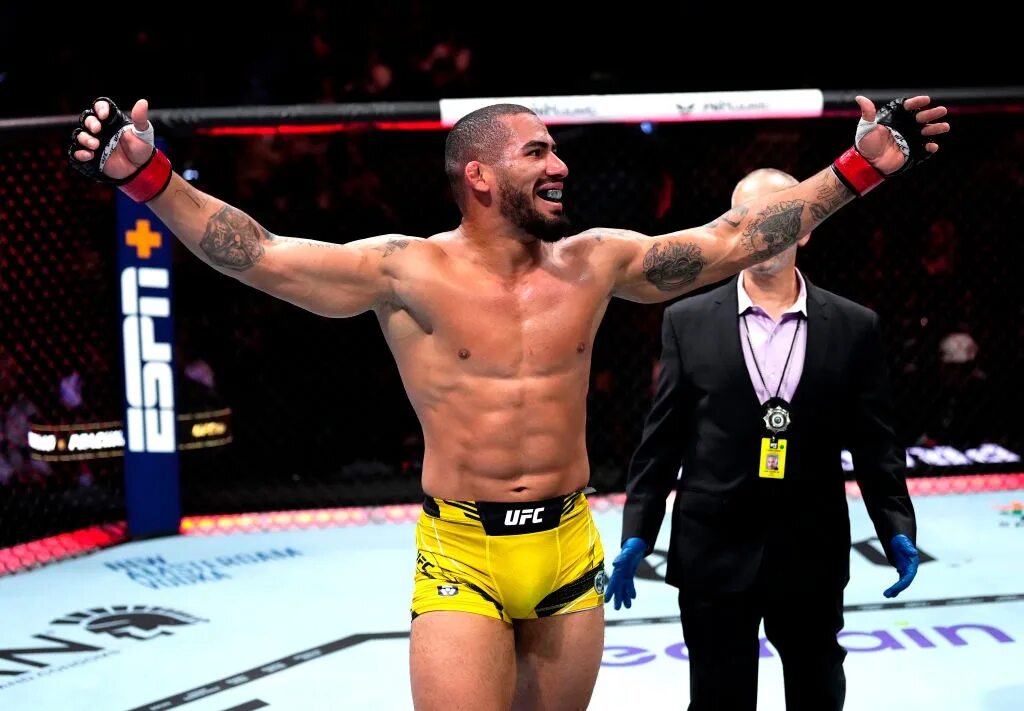 290 2025. Уфс. юфс 290. ufc 290 кард. витор петрино фото.