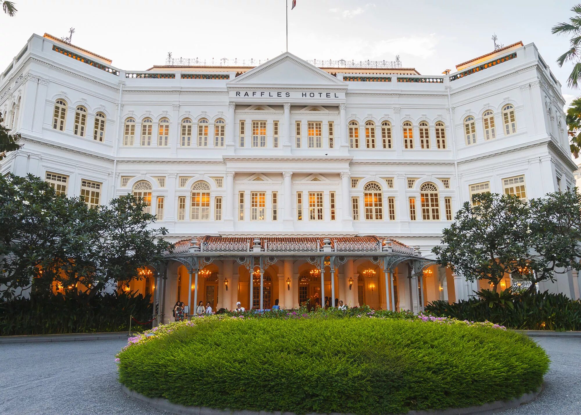 Гостиница raffles москва. Школа сингапура раффлз. Отель раффлз 1887 сингапур. Raffles singapore. The raffles hotel 5* (сингапур).