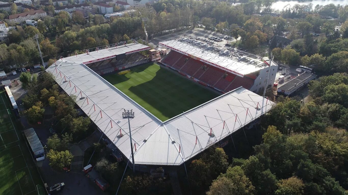 Стадион 85. Стадион Унион Берлин. Stadion an der alten Försterei стадион. АН дер Альтен Фёрстерай стадион. ФК Юнион стадион.