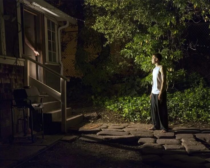 They feature. Грегори Крюдсон. Грегори Крюдсона (Gregory Crewdson). Крюдсон фотограф. Грегори Крюдсон фотоработы.