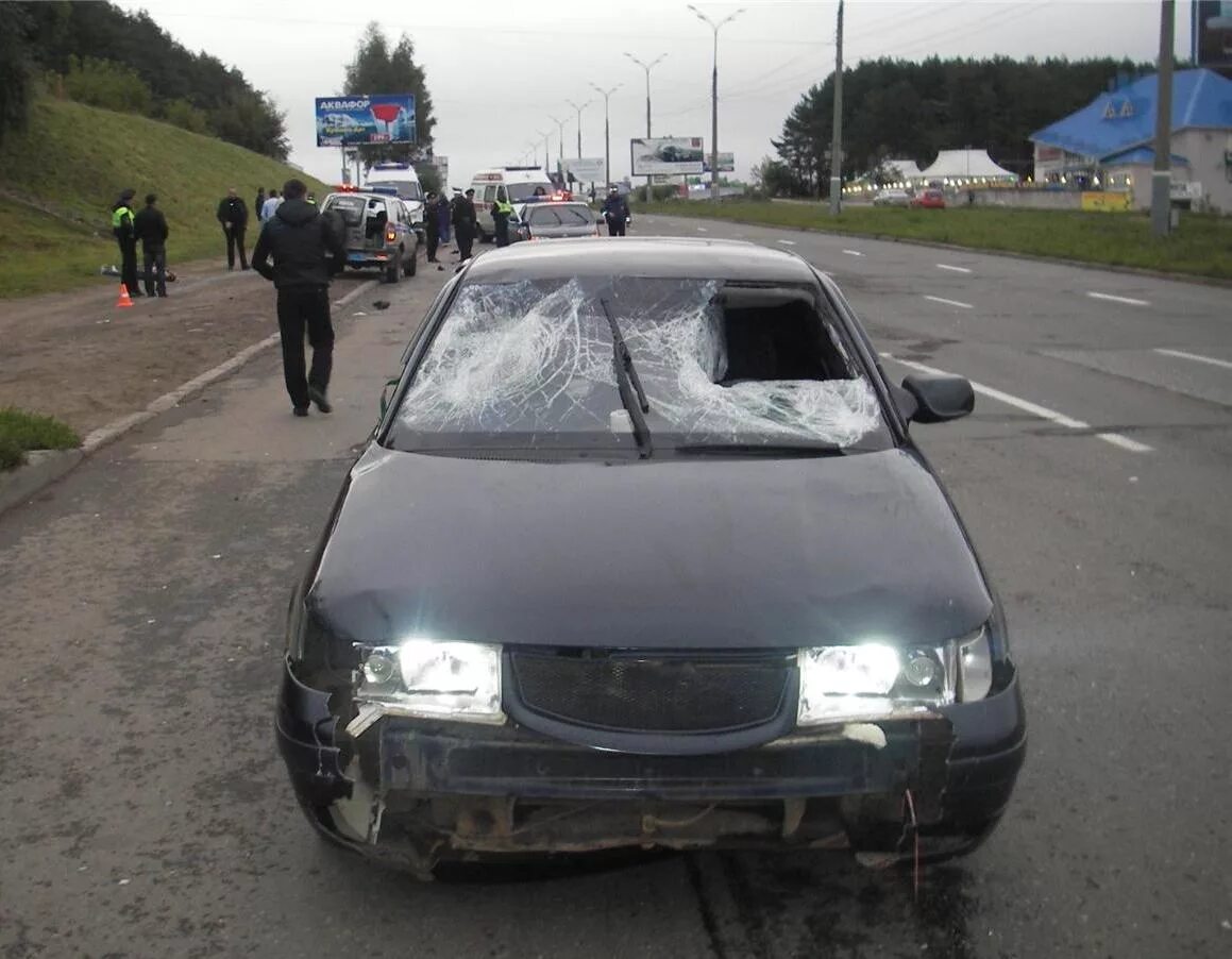 Ваз 2110 битая. Разбитая в забор машина ваз. Ваз 2112 серая битая. Ваз 2112 серая битая. Битая ваз 2112 черная.