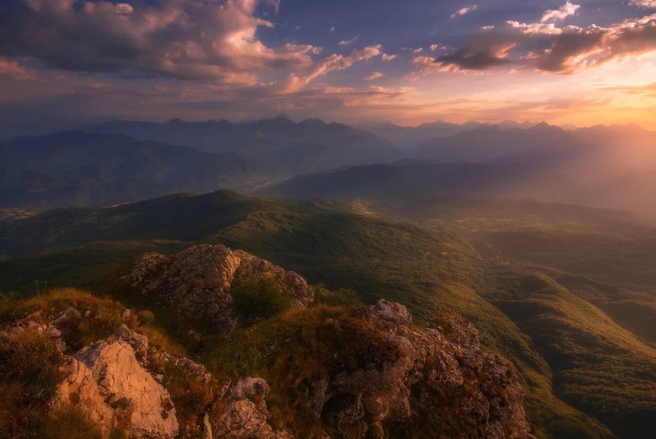 На грузии лежит ночная мгла стихотворение. Холмы Грузии Арагва. «На холмах Грузии лежит ночная мгла…» (1829). Холмы Грузии и Арагва ночью. Холмы в Грузии вид на горы.