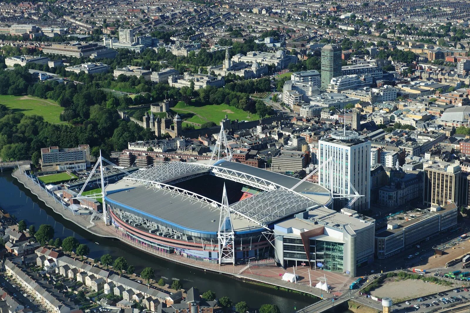 Стадион уэльс картинки видео. Стадион миллениум в уэльсе. principality stadium кардифф. кардифф город стадион миллениум. millennium stadium кардифф уэльс футбольный стадион.