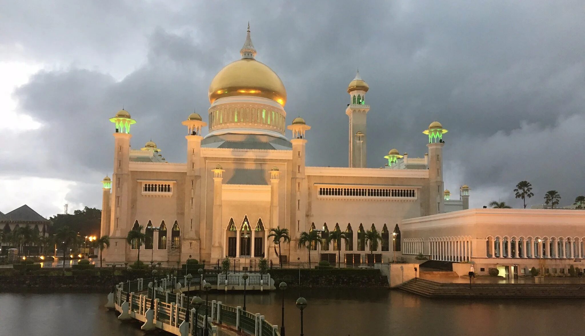 Малайзия бруней. Мечеть Негара в Куала Лумпур. Бруней-Даруссалам. Бруней Тембурон.