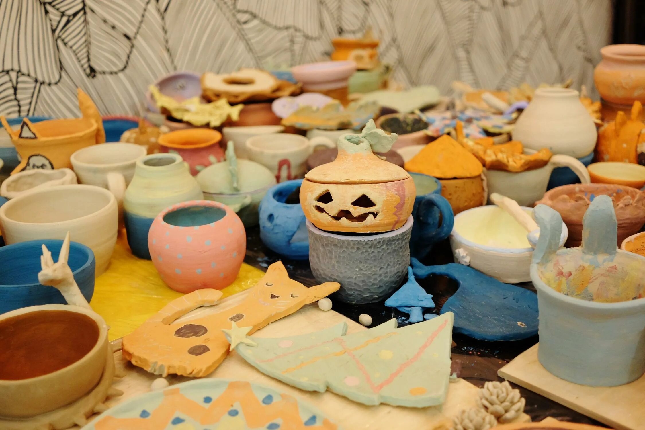 лист из глины. лепка из глины для детей мастер класс. керамика для детей. гончарная мастерская для детей. мастер класс по глине.