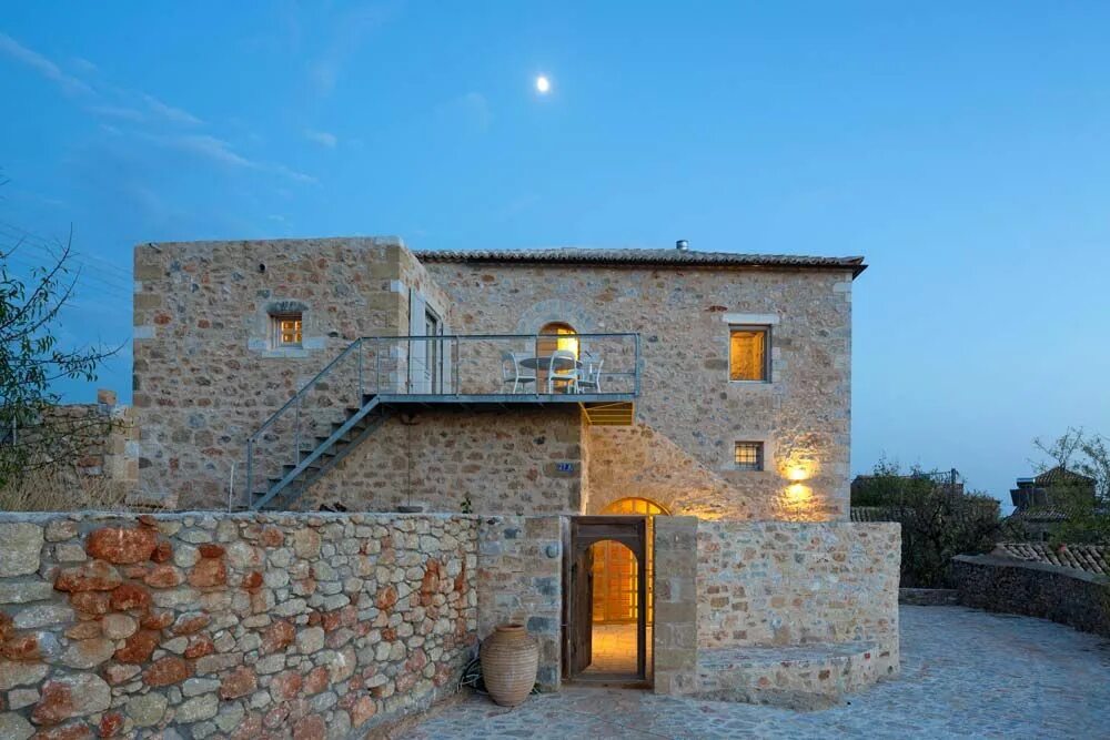 Stone house 3. Маленький каменный дом. Каменный дом, гора Фафе, Португалия.. Старинные каменные дома в Астурии Испания. Камень в домах Греции.