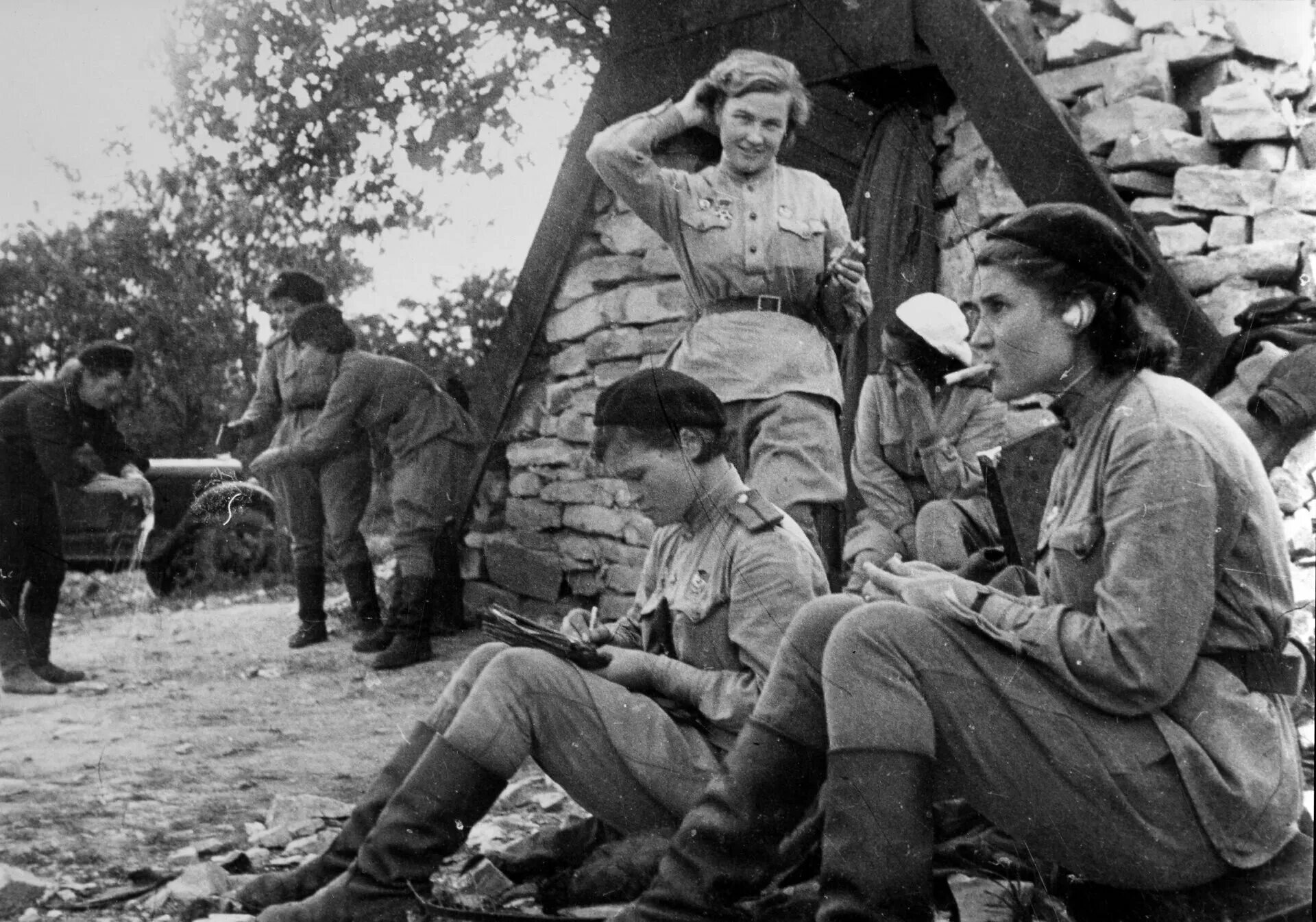 Культурное пространство в годы великой отечественной войны. Женщины на фронте 1941-1945.
