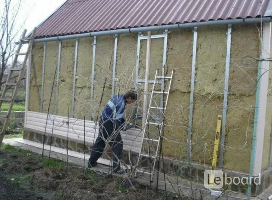 Обрешетка под сайдинг из металлопрофиля своими руками. Профиль 60х27 каркас под сайдинг. обрешётка под сайдинг 50/30. обрешетка под металлосайдинг металл. металлический каркас под сайдинг.