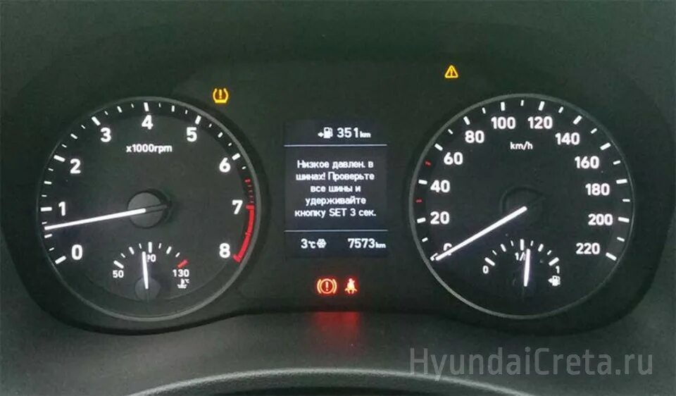 Неисправность системы tpms. Датчик давления наипанели в шинах Hyundai Creta. Индикатор низкого давления в шинах на Хендай. Хендай Крета датчики приборной панели. Датчик давления в шинах Hyundai Creta на панели.