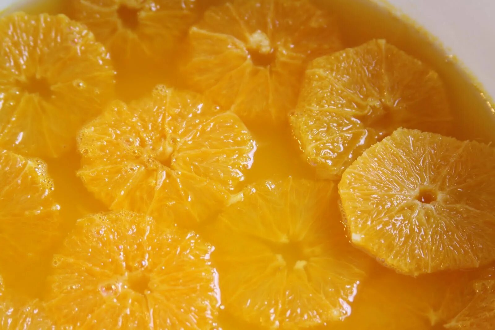 Апельсин повышает сахар. Засахаренные лимонные дольки. Засахаренные дольки апельсина. Карамелизированные апельсины. Долька лимона.