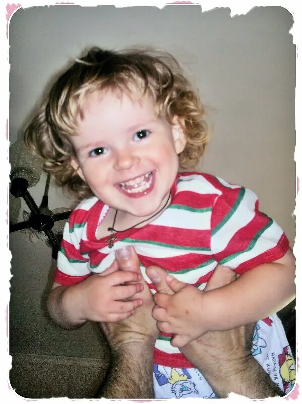 Смешные дети. Фото младенца. Стихи про мамину улыбку для детей. Мамина улыбка текст. Счастливая женщина.