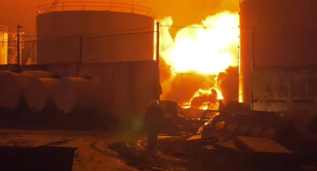 Ровеньковская нефтебаза. Красная башкирия нефтебаза. Ровеньковская нефтебаза лнр сайт. Ровеньки нефтебаза. Ровеньковская нефтебаза.