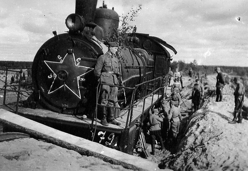 Поезд в годы великой отечественной войны. Военный эшелон 1941. Паровоз времен Великой Отечественной войны 1941.