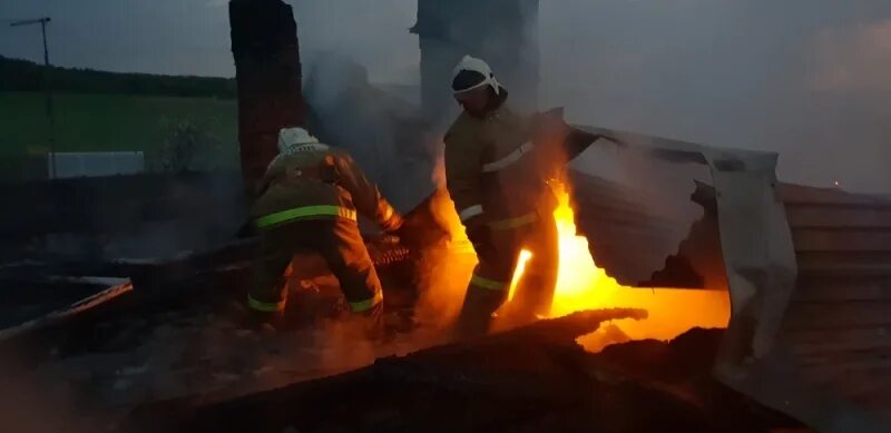 Деревни россии. Пожар на аэс. Пожарные на пожаре. Мокрое пожар. Пожар на мечетке.