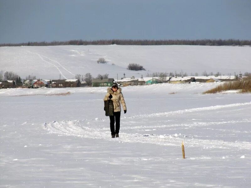Погода в ярославле на неделю. Ижма набережная. Переправа ижма сизябск. Погода в ижме почасовая на 3 дня. Ижемский ансамбль.