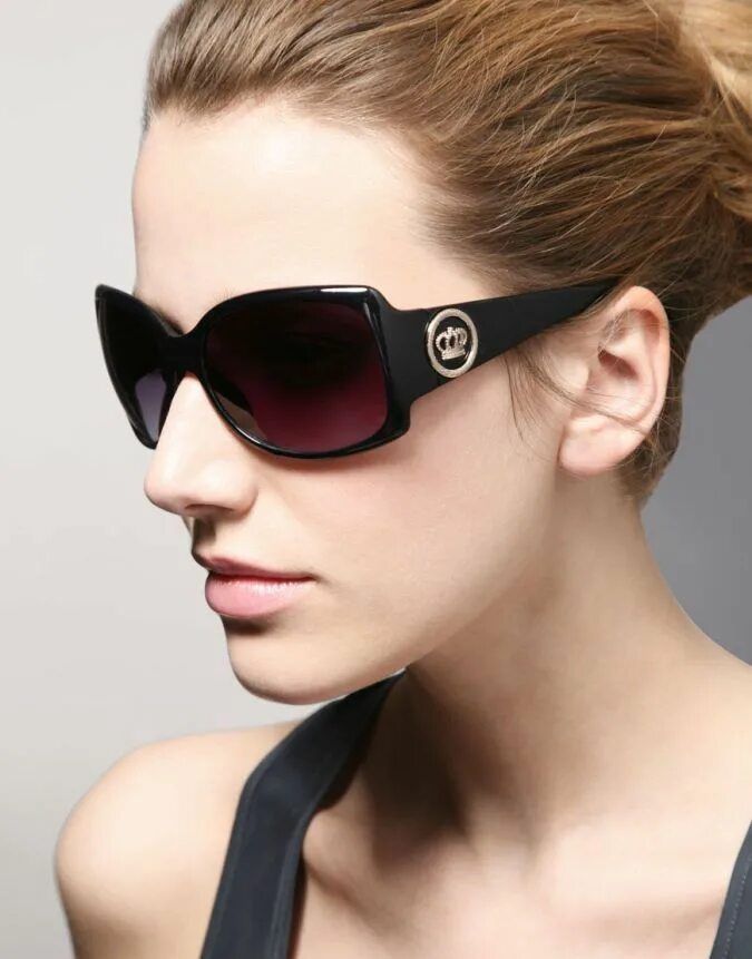 Your sunglasses. Ladies Wear Sunglasses.. Fashionable Glasses. Gozlukler. Armani gunes gozluk.