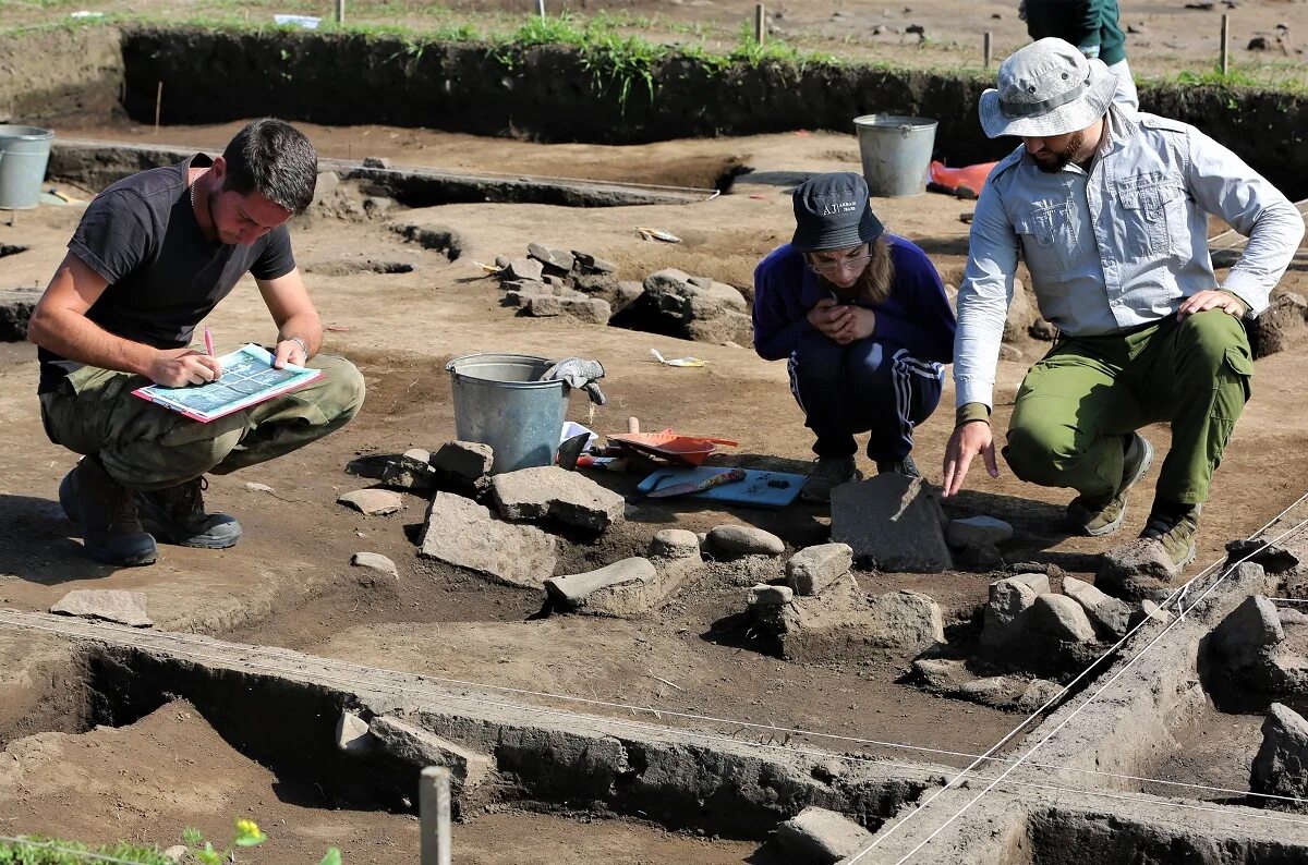 стеклянухинское городище в приморье. археология русской истории. археологическиераспкопки. археология русской истории. археология русской истории.