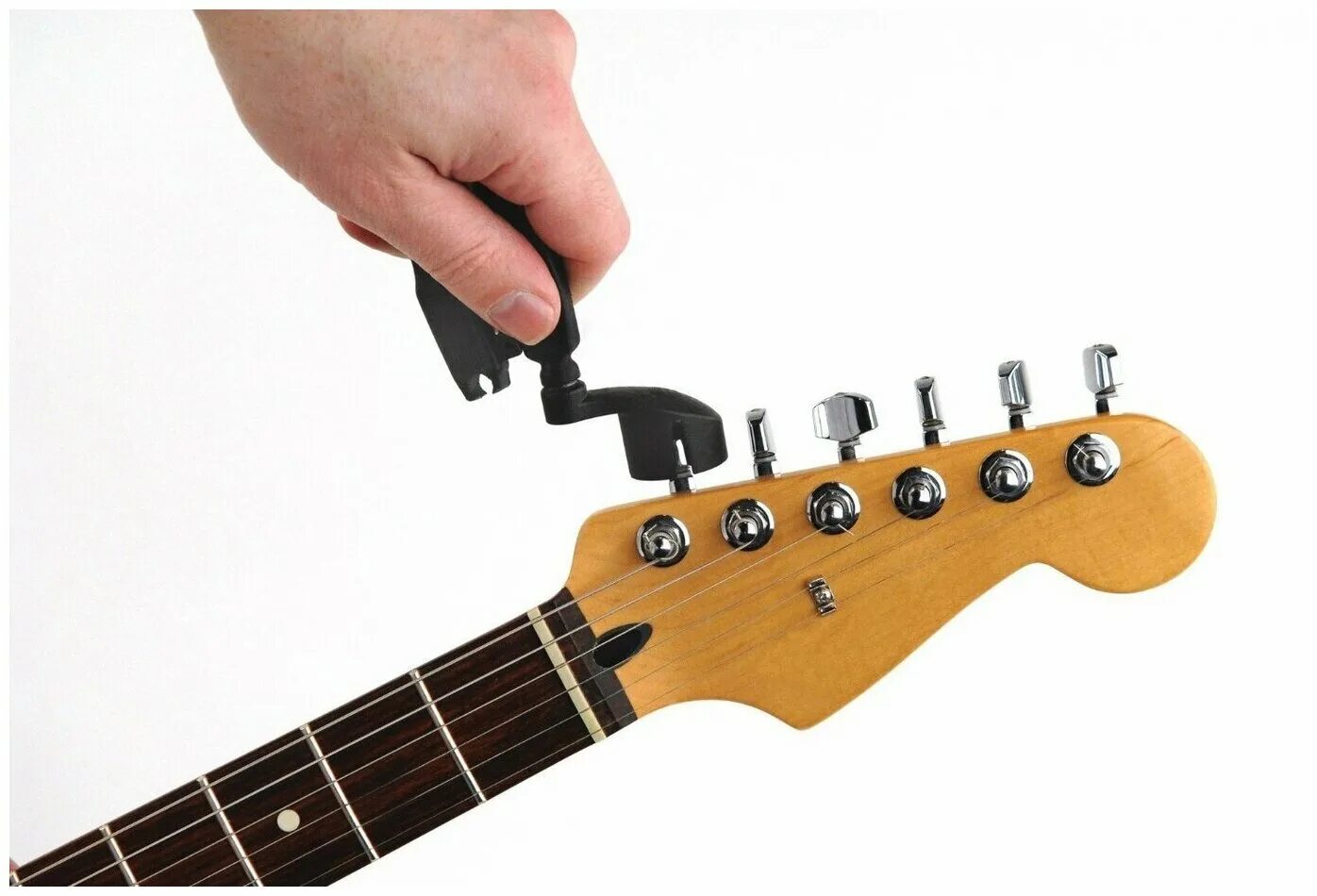 струны на колках гитары. нейлоновые струны dcv100nb. наматыватель струн гитары. струны на гитаре. вайндер для гитары.