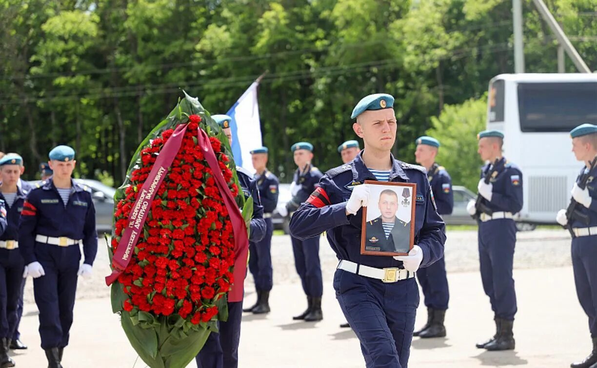 Тула 8 мая. Воинское кладбище тула. похороны военнослужащего. тульское военное кладбище.