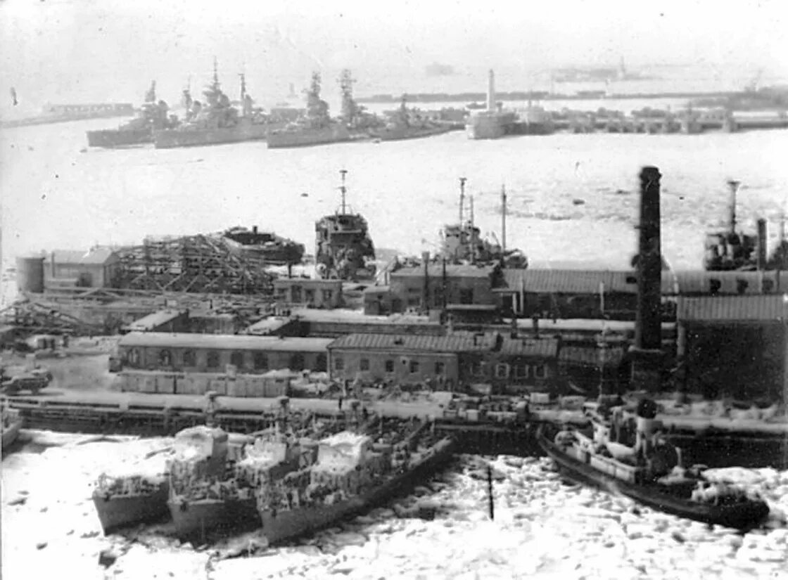 Петергофский десант 1941 года карта. Начался ледовый поход балтийского флота. Кронштадт 1941 год. Операция кронштадт. Линкор марат 1941.