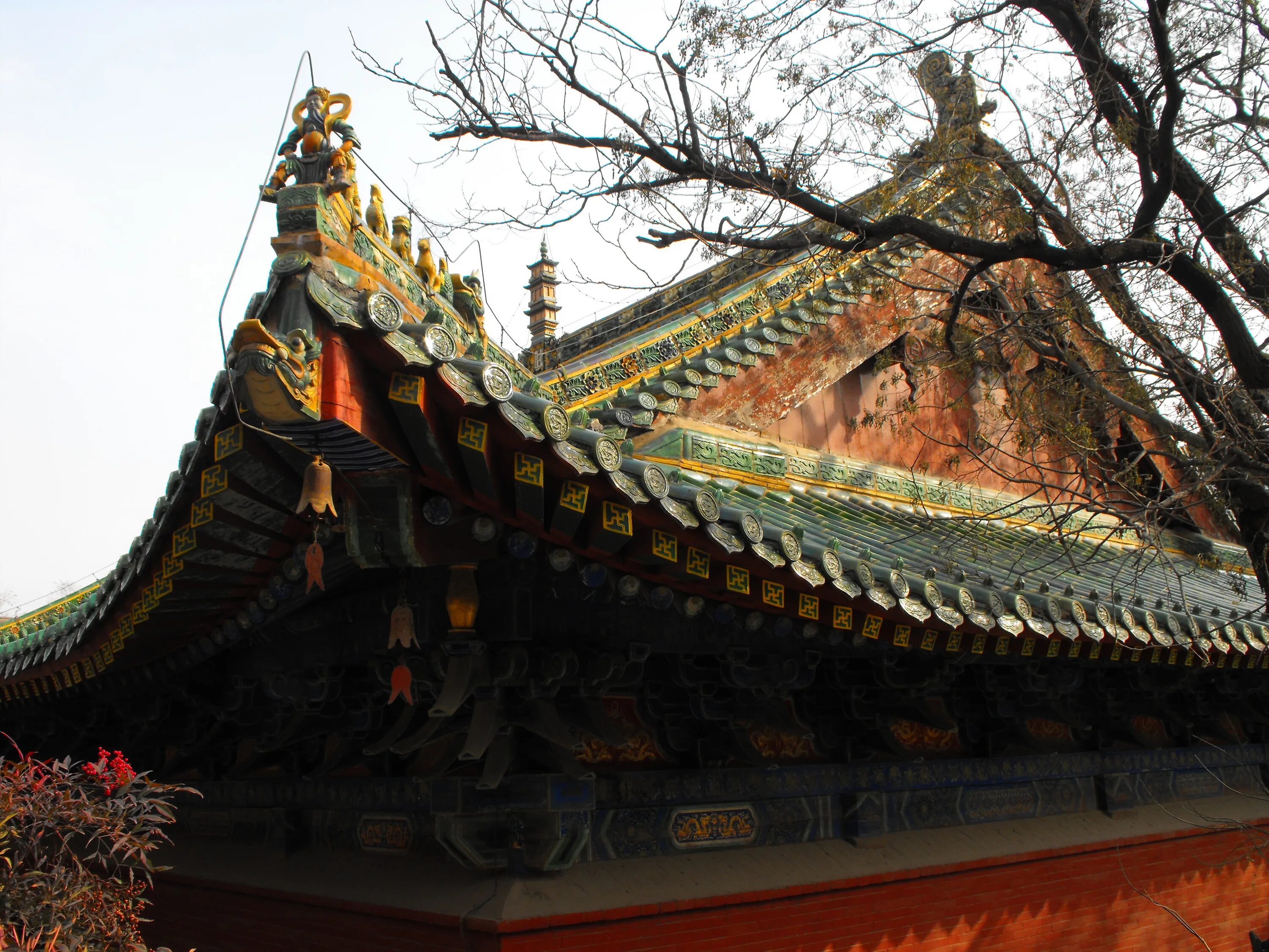 Shaolin temple. Китай храм Шаолинь. Буддийский храм Шаолинь. Монастырь Шаолинь древний Китай. Буддийский храм в Китае Шаолинь.