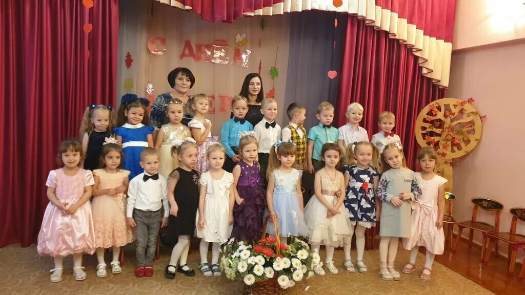 музыкальный зал украшен к празднику яблочный спас. детский сад станица ленинградская. цветик семицветик сад 34 ленинградская. детский садик на 180 мест. детский сад станица ленинградская.