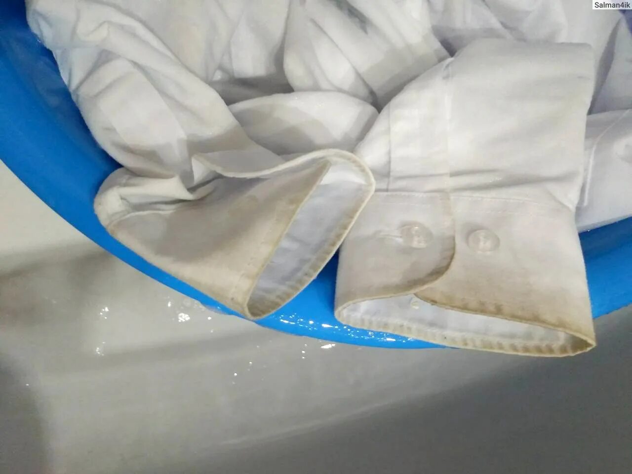 Для стирки рубашек воротник. Отстирать воротничок. Как отстирать воротник рубашки. Белая на крохмаленная рубашка. Отбеливатель для воротничков рубашек.