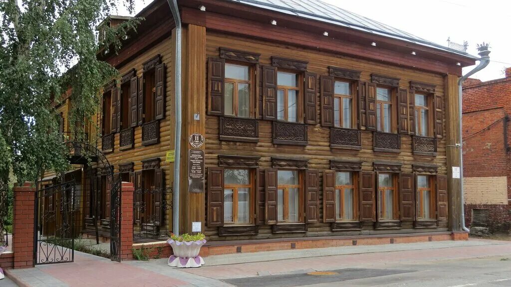 Библиотека имени крапивина. Тюменская библиотека книги. Библиотека имени менделеева тюмень. Тюмень библиотеки города. А.