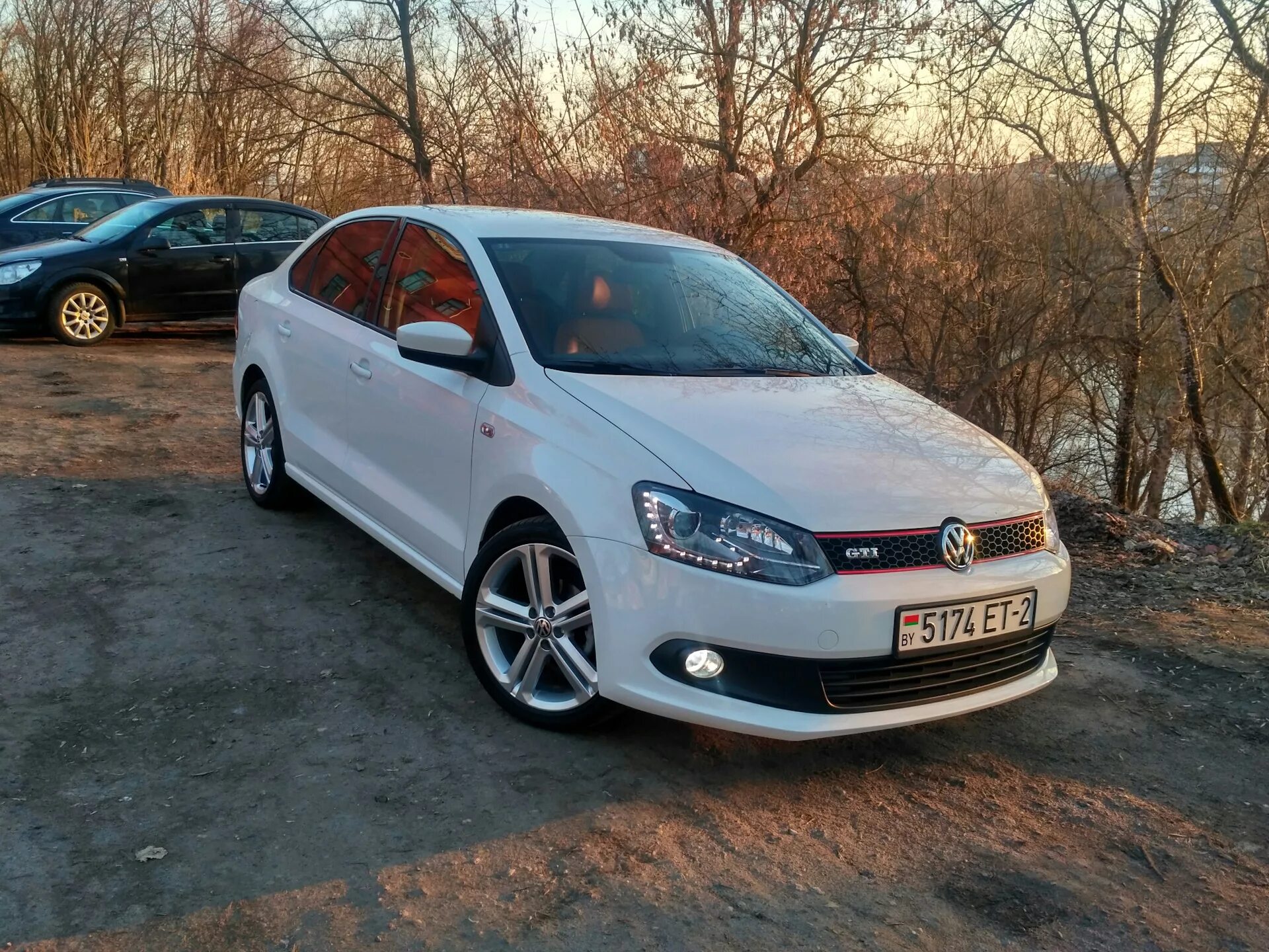 Фольксваген поло r17. Volkswagen Polo на 17 дисках. Volkswagen Polo sedan r16. R17 на поло седан. Поло р17