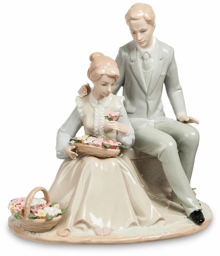 Статуэтка мать и дитя. Павоне фарфоровые статуэтки. Любимая фигурка. Статуэтка любимое занятие. Любимая фигурка.