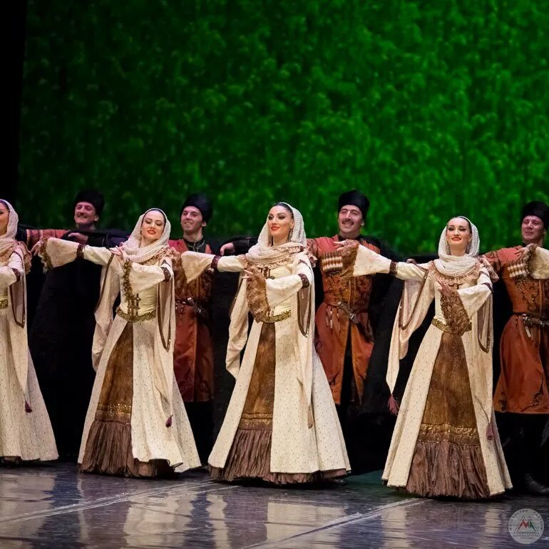 Кумыкский национальный костюм кумыки. Ансамбль лезгинка кумыкский танец. Ансамбль лезгинка кумыкский танец. Кумыкский танец адат. Ансамбль джигит.