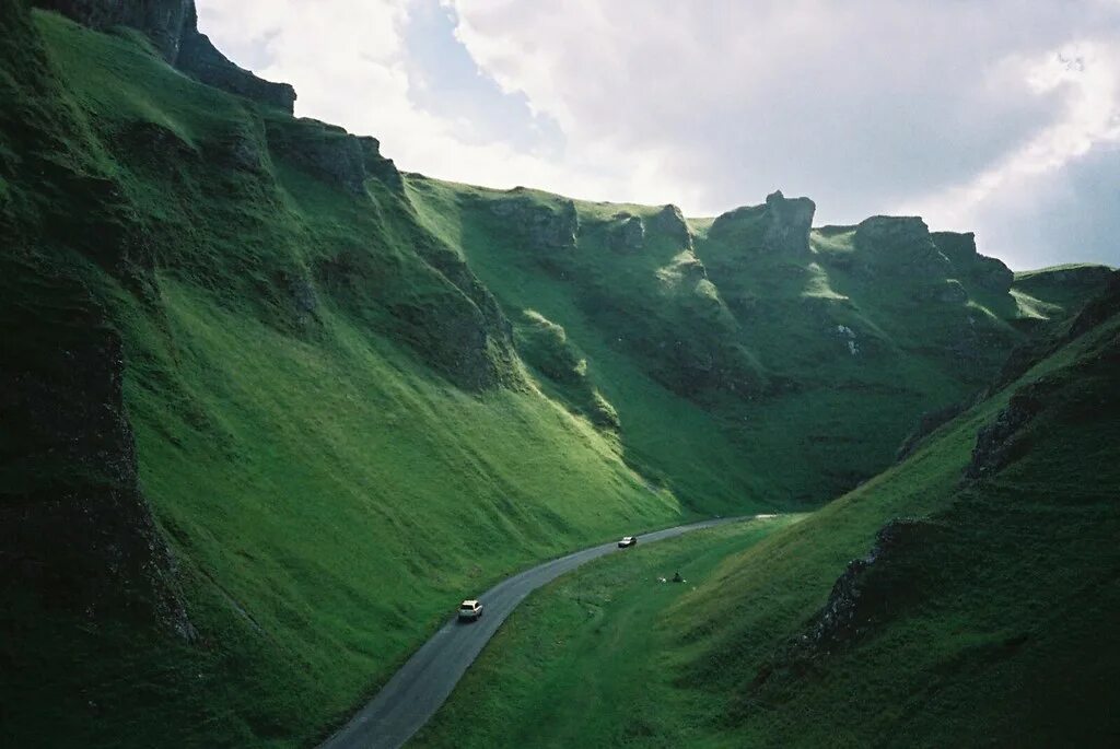 Mountains of great britain. Пик Дистрикт национальный парк. Долина Эдейл, пик Дистрикт, Великобритания. Горный рельеф Великобритании. Гора Бен Невис в Великобритании.