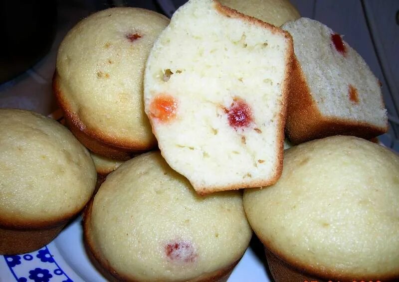 творожные кексы с манкой. кекс с манкой на кефире. кексы из творога и манки. кексы на манке и кефире. рецепт кексов на кефире с манкой.