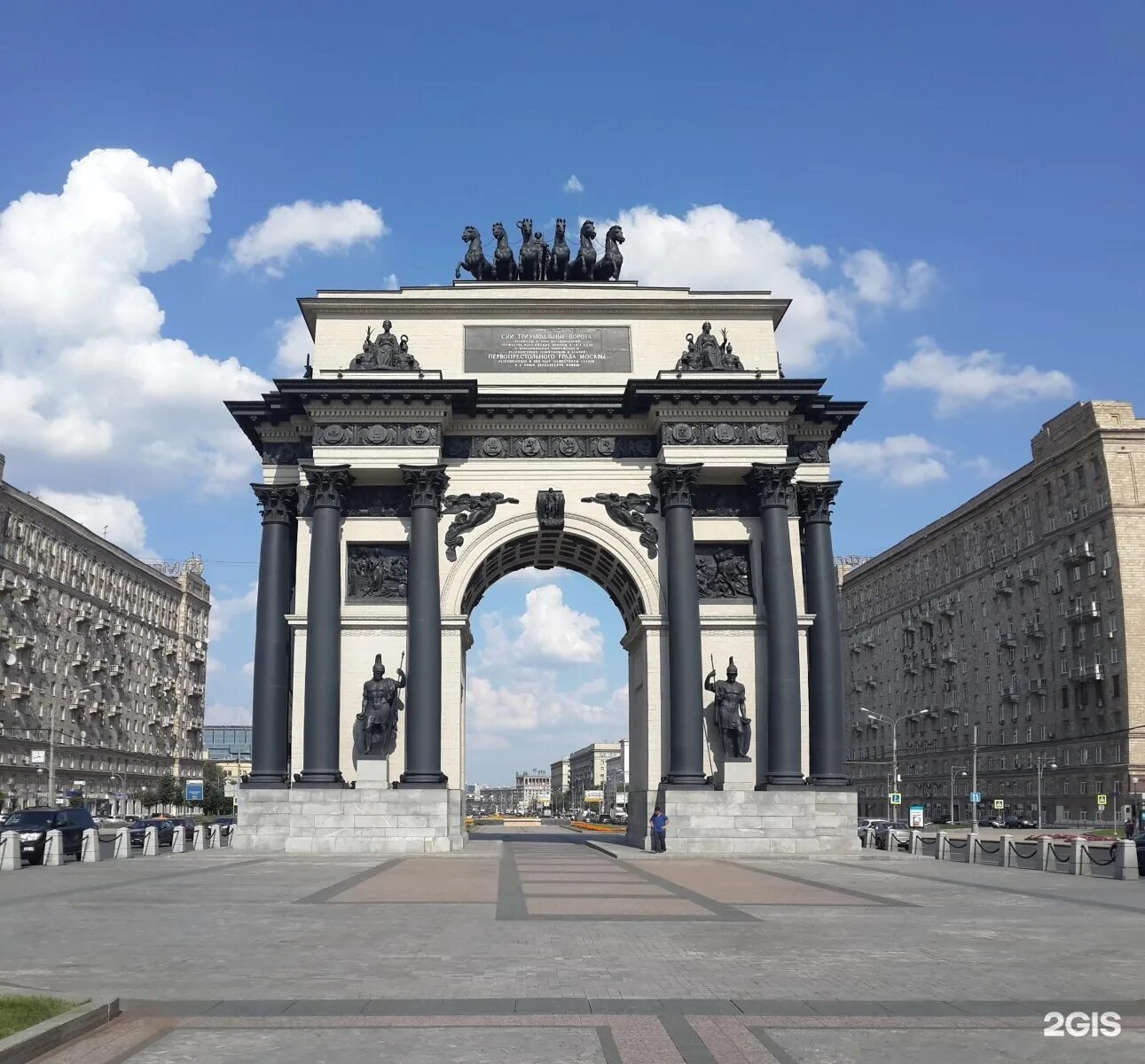 Московские триумфальные ворота (Триумфальная арка). Триумфальная арка Бове Москва. Триумфальные ворота на Кутузовском проспекте. Московские триумфальные ворота Бове.