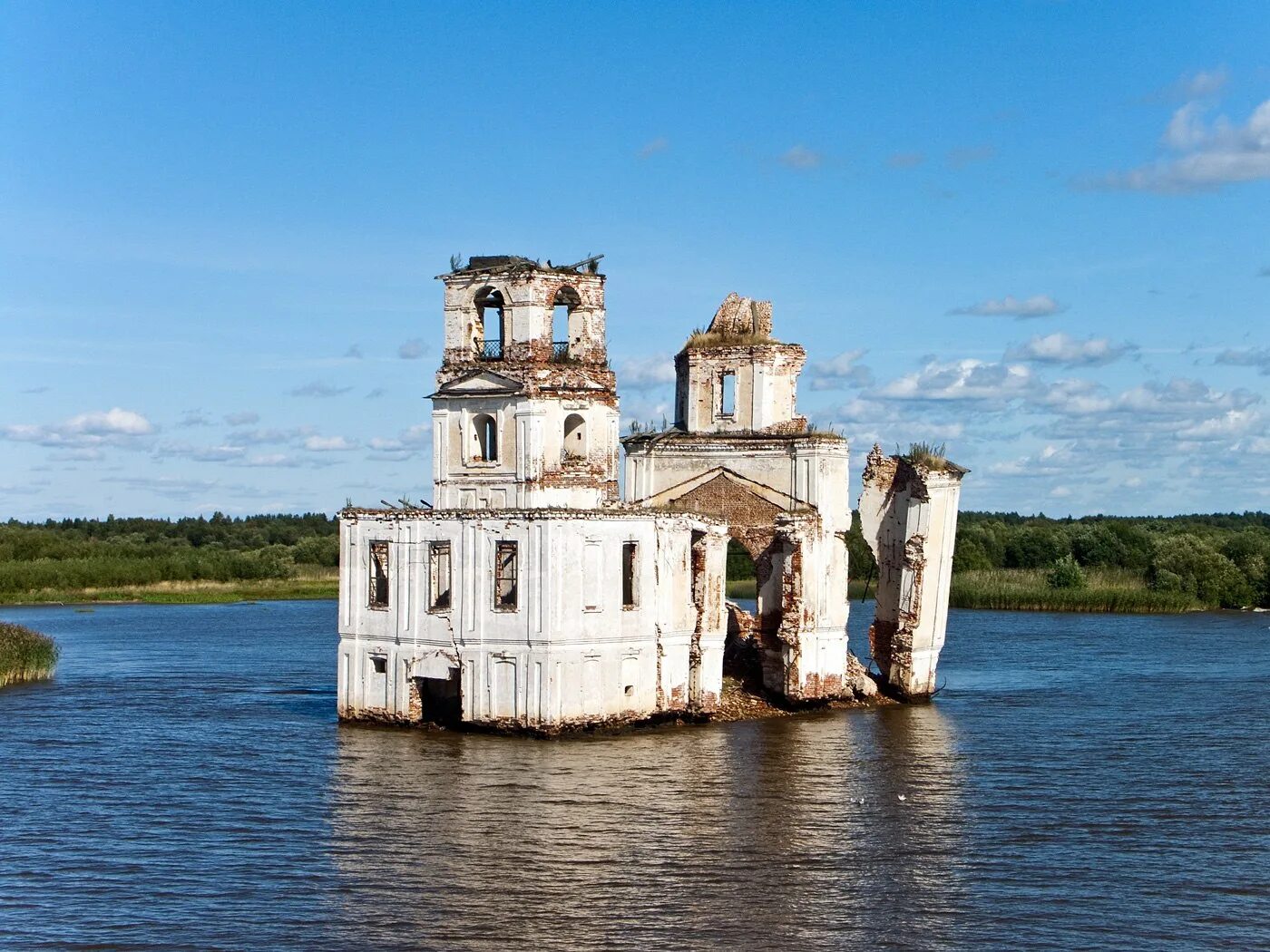 Сколько людей жило в крохино. Крохино Вологодская область Церковь. Деревня Крохино. Церковь Рождества Христова (Крохино). Затопленная Церковь Крохино.